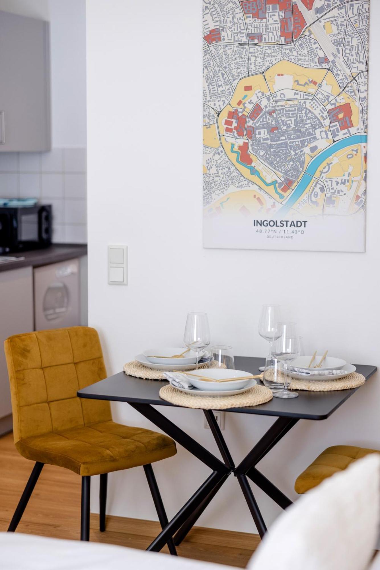 Lumen Homes - Altstadt-Studio Direkt Im Zentrum, Kueche, Netflix, Oeffentlicher Parkplatz Ums Eck Ingolstadt Exterior foto