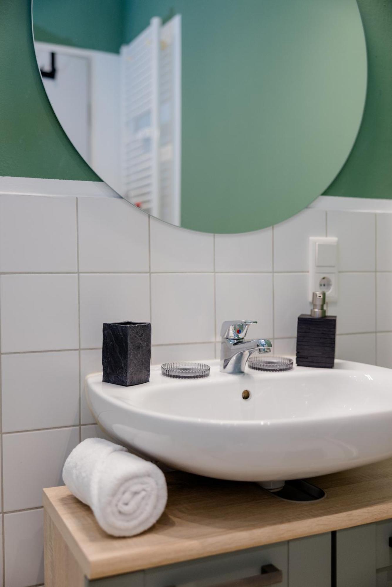 Lumen Homes - Altstadt-Studio Direkt Im Zentrum, Kueche, Netflix, Oeffentlicher Parkplatz Ums Eck Ingolstadt Exterior foto